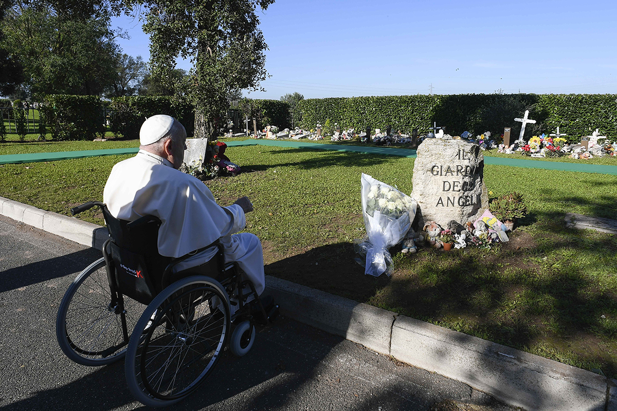 On All Souls, pope prays at graves of children, miscarried infants