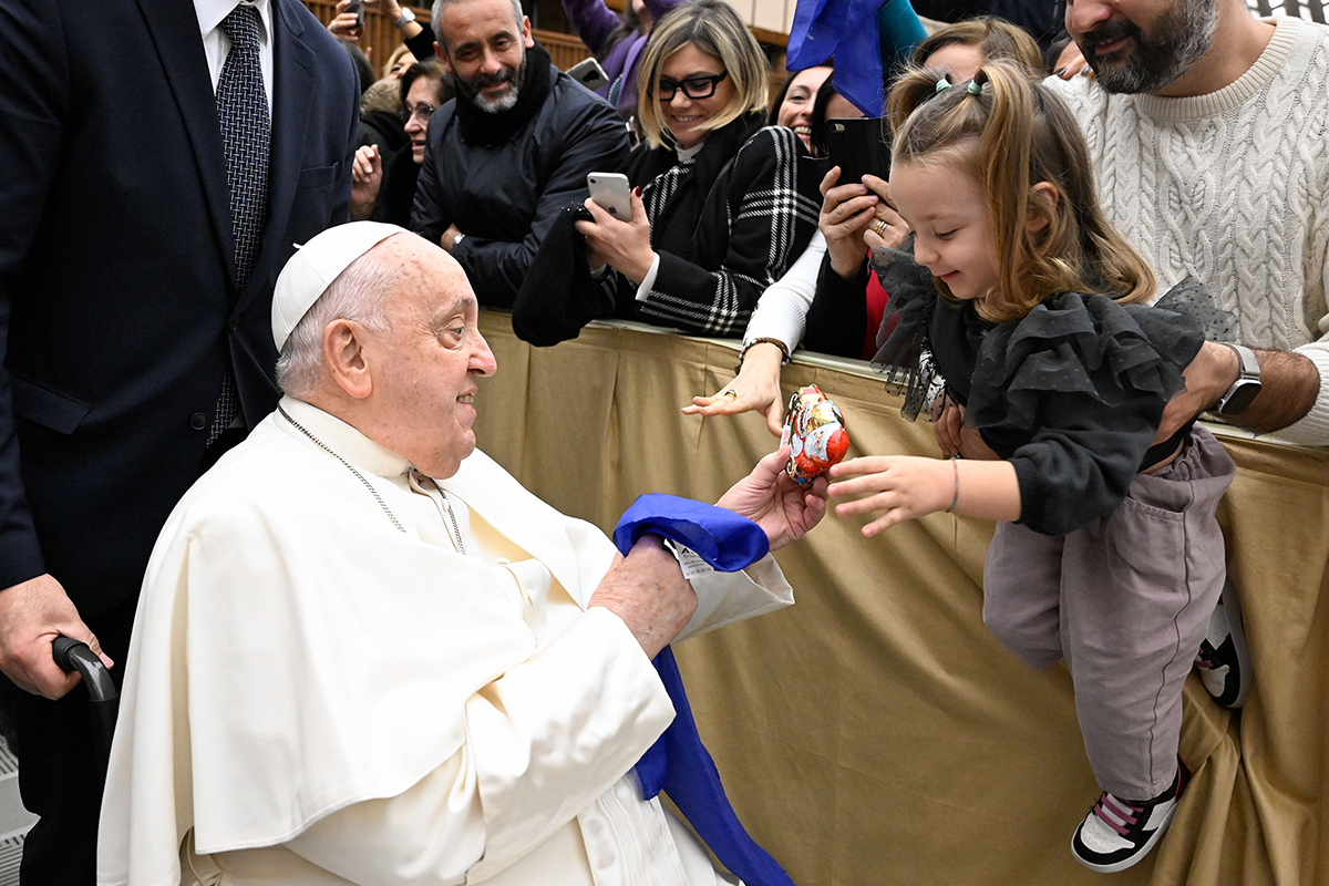 Contribute to peace, stop bullying in schools, pope tells educators