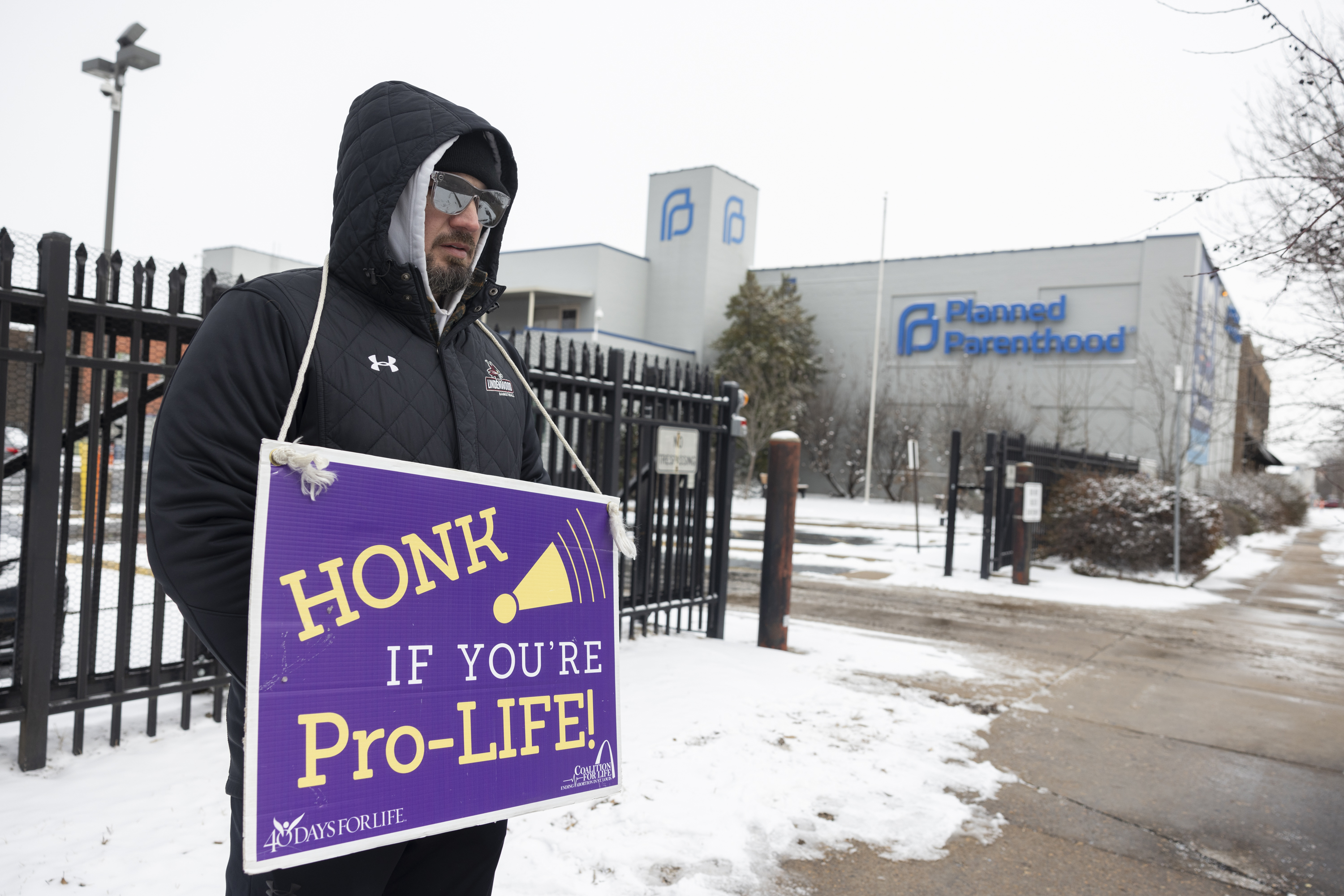 Abortions in Missouri resume after judge reverses decision on clinic licensing requirement