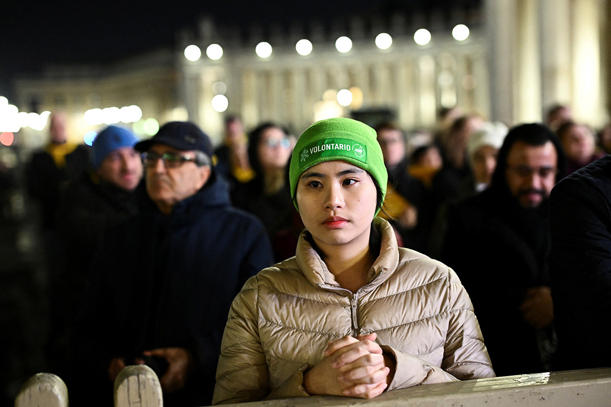 Cdl. Krajewski: The suffering Holy Father gathers us around Mary when we’re helpless